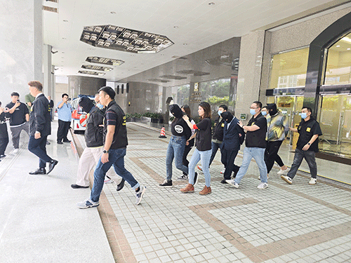 四男女詐騙博企被捕